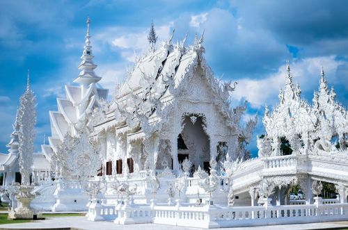 Wat Rong Khun in Thailand © Shutterstock