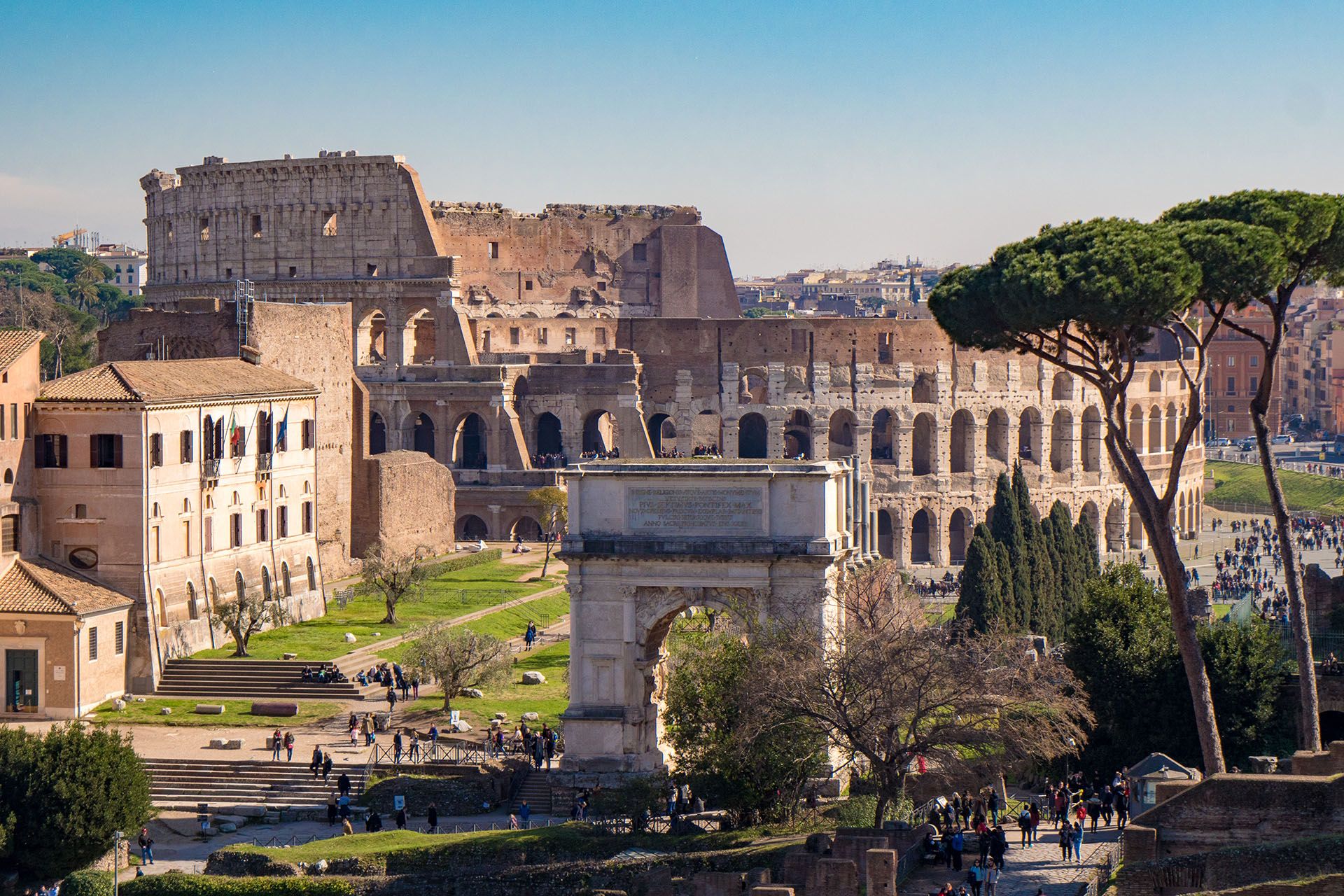 Titus Arch and the Roman Colosseum in Rome, Italy as seen from the Palatine Hill © Shutterstock